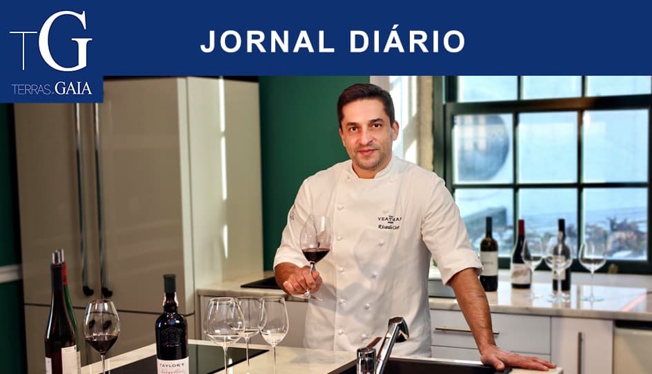 Chefe Ricardo Costa cozinha na escola de vinho do WOW