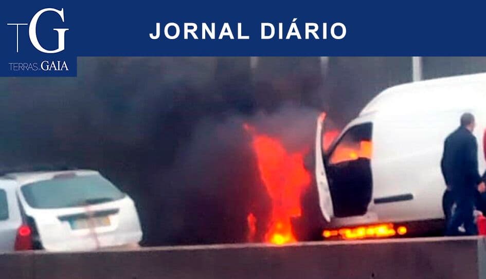 Trânsito condicionado na VL8 em Gaia devido a carrinha a arder