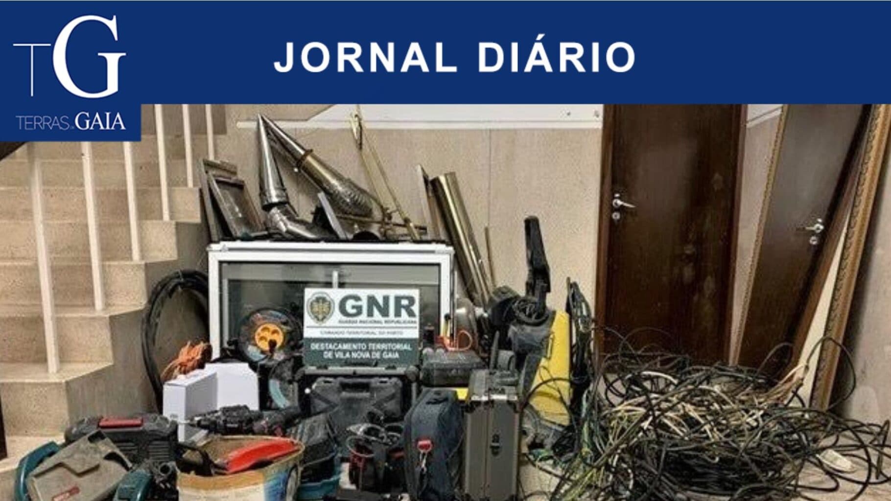 Detido por crime de desobediência e recuperação de material furtado